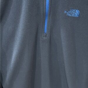 The NorthFace Men’s 1/4 zip fleece LS medium